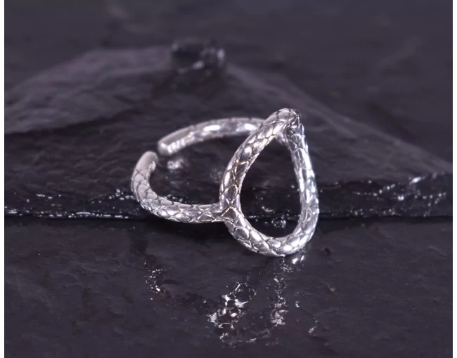 Silberring mit Kranzmotiv