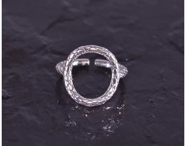 Silberring mit Kranzmotiv