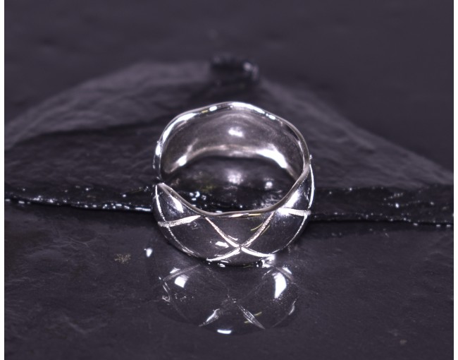 Silberring mit lebendigem Design