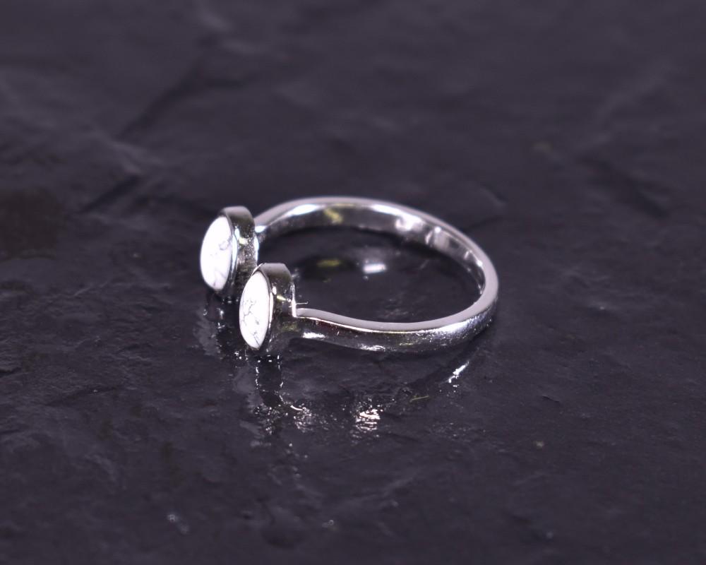 Silberring mit symmetrischer Grundform