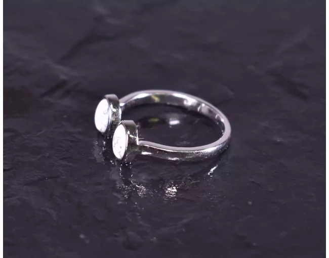 Silberring mit symmetrischer Grundform