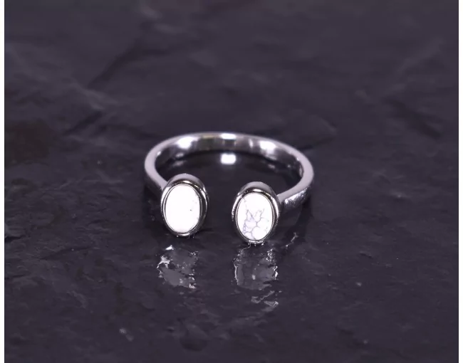Silberring mit symmetrischer Grundform