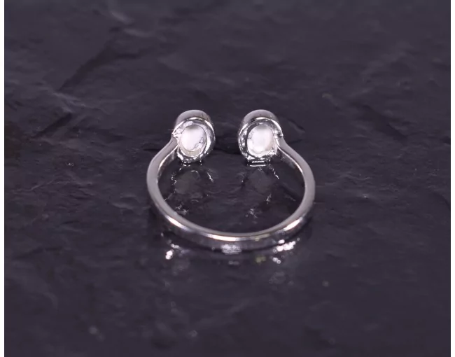 Silberring mit symmetrischer Grundform