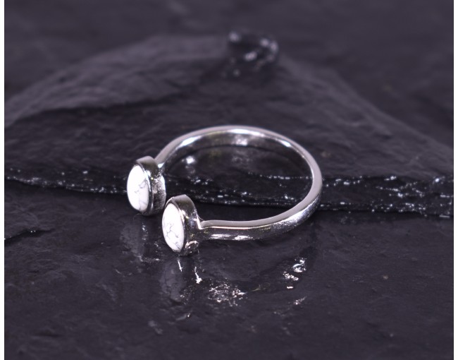 Silberring mit symmetrischer Grundform
