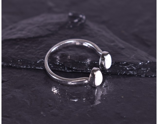 Silberring mit symmetrischer Grundform