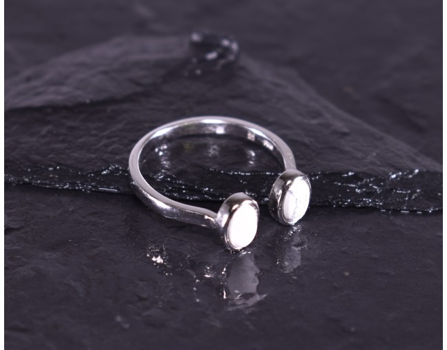 Silberring mit symmetrischer Grundform