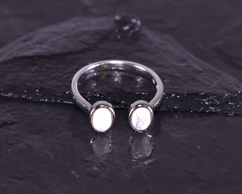 Silberring mit symmetrischer Grundform