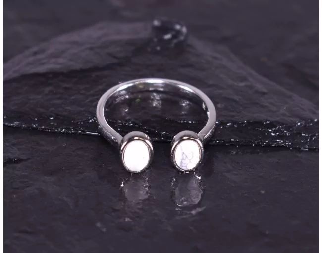 Silberring mit symmetrischer Grundform