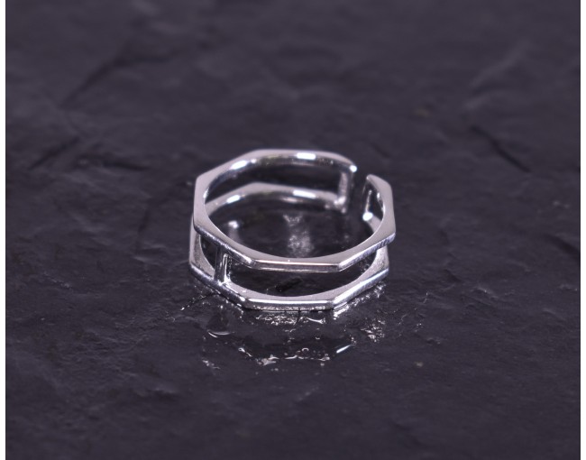 Silberring mit synchron angeordneten Ringschienen