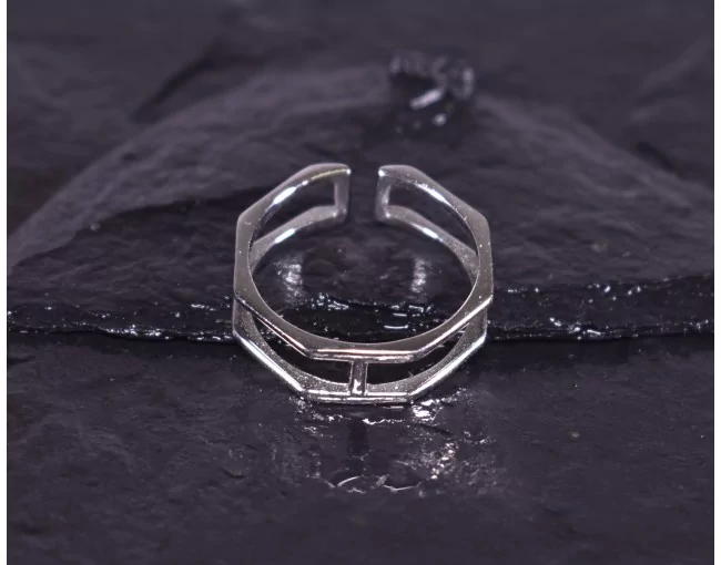 Silberring mit synchron angeordneten Ringschienen