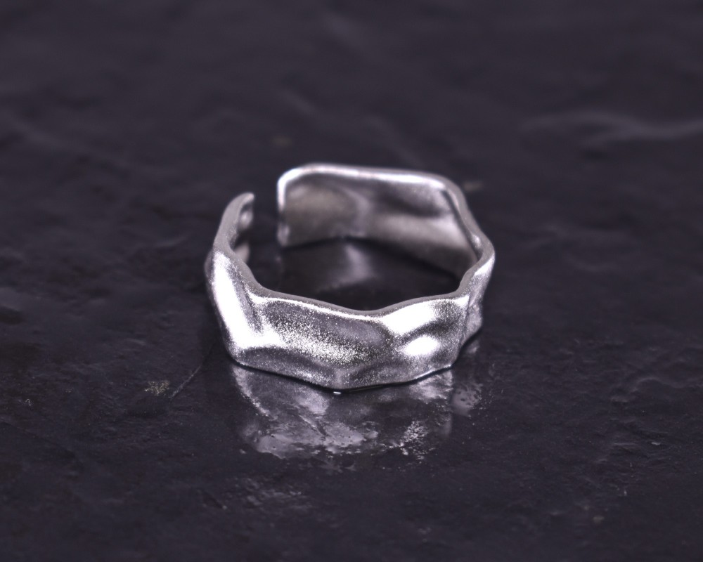 Silberring mit verknittertem Style