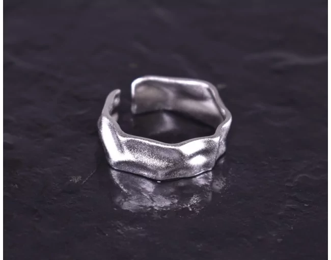 Silberring mit verknittertem Style