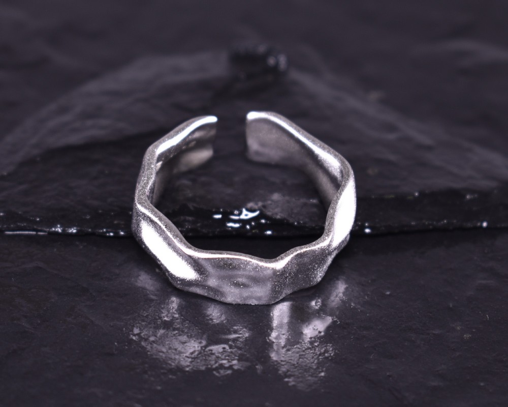 Silberring mit verknittertem Style