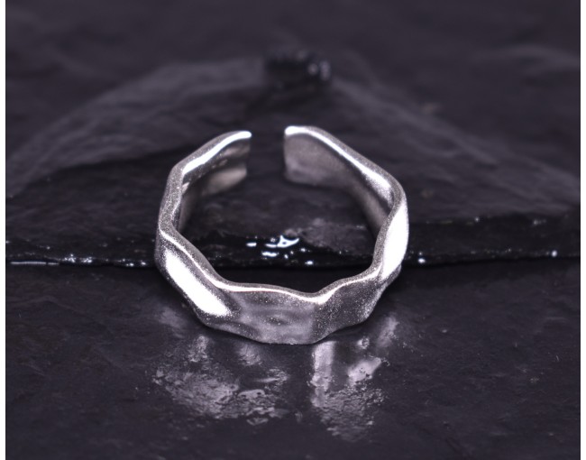Silberring mit verknittertem Style