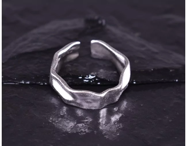 Silberring mit verknittertem Style