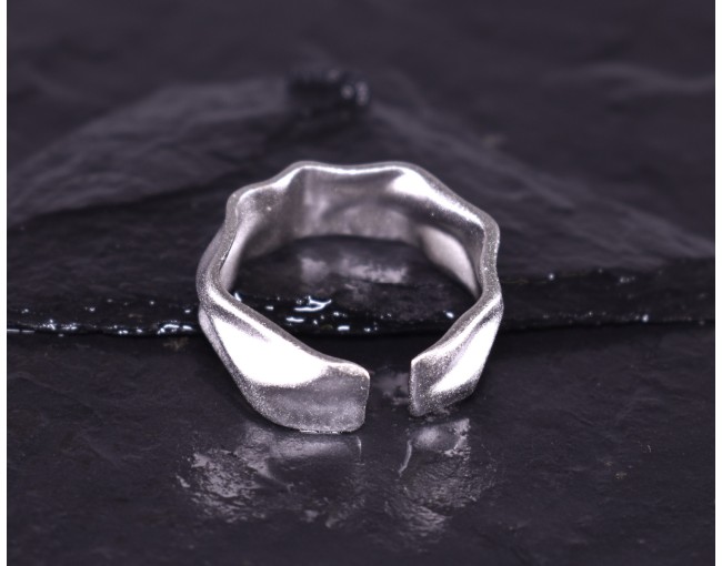 Silberring mit verknittertem Style