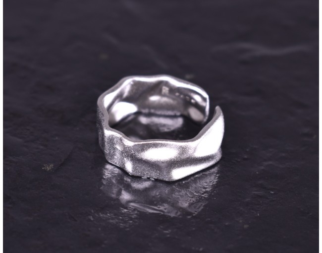 Silberring mit verknittertem Style