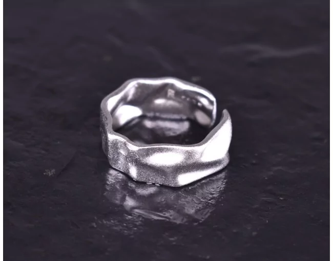Silberring mit verknittertem Style