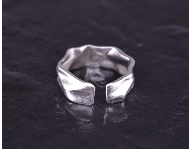 Silberring mit verknittertem Style