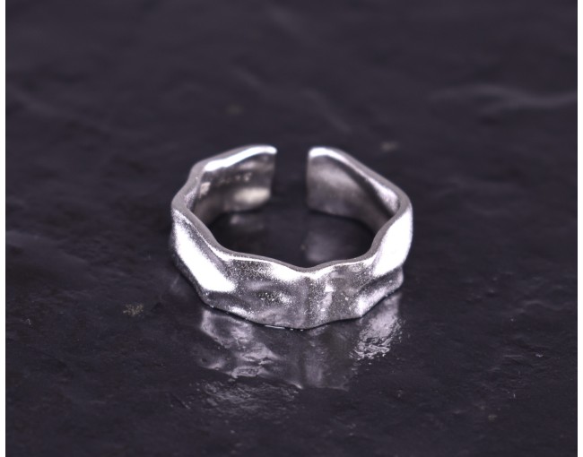 Silberring mit verknittertem Style