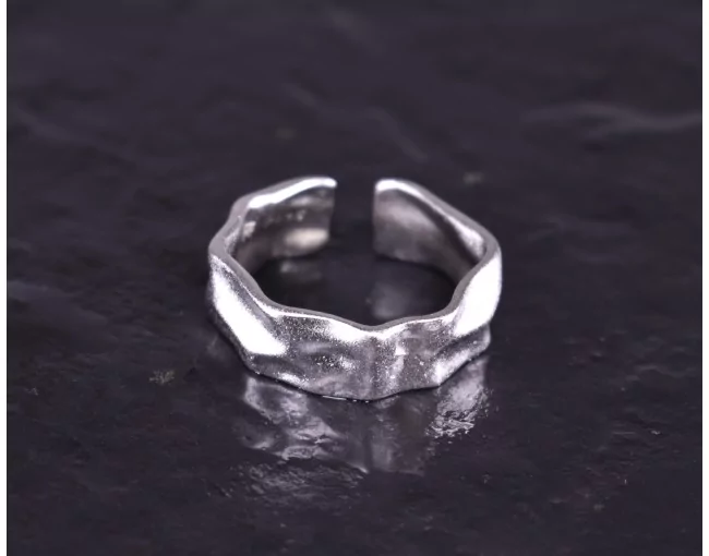 Silberring mit verknittertem Style