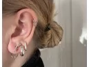Spiralförmiger Silberohrhänger mit Strasssteinen