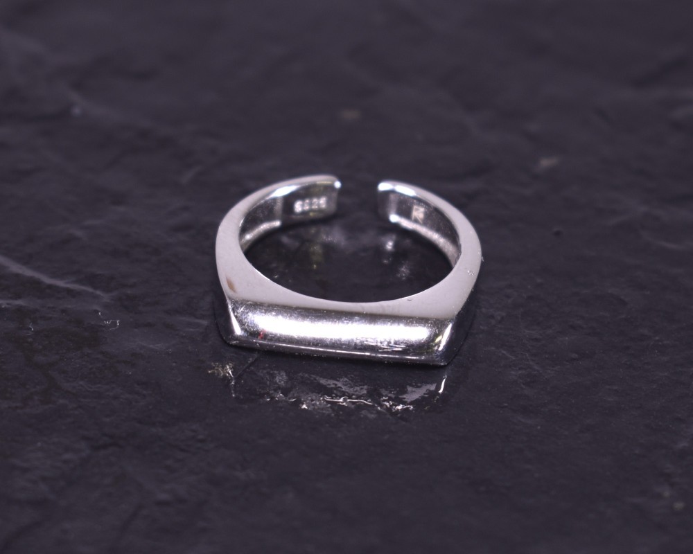 Stabiler Silberring klassisch