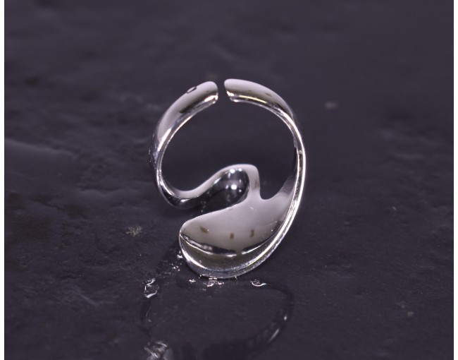Stylischer Silberring offen