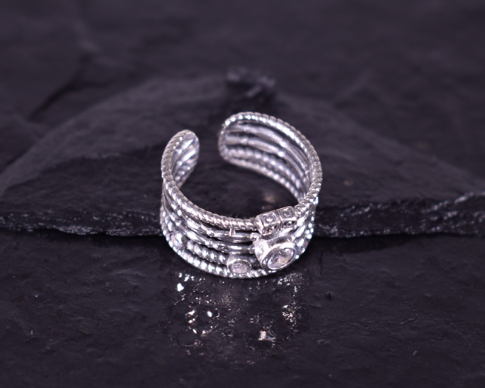Vintage Silberring mit mehreren verzierten Ebenen