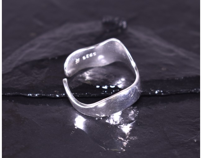 Wellenförmiger Silberring