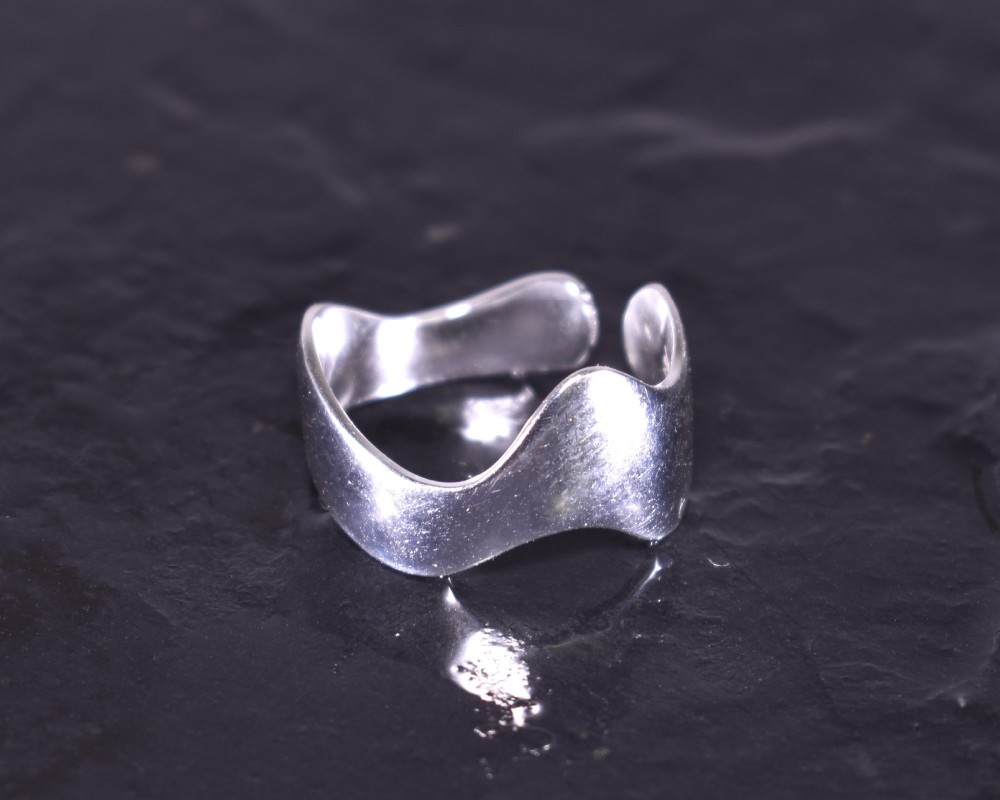 Wellenförmiger Silberring