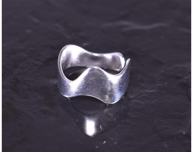 Wellenförmiger Silberring