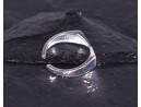 Zeitloser Silberring mit symmetrischer Grundform